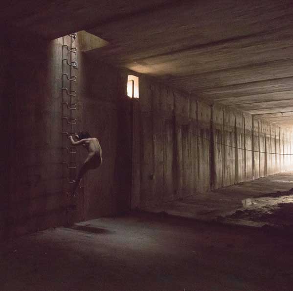 袁志偉與拉瑟・馬爾豪格（Lasse Marhaug）－《陰翳禮讚》（In Praise of Shadows），發行者：皮卡碟（Pica Disk）/ 無稽佳績，封套裝的12吋黑膠唱片（2份），2018年，王文偉收藏